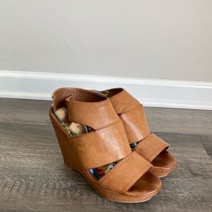 ✨Madden Girl By Steve Madden Wedge Platform Sandals✨